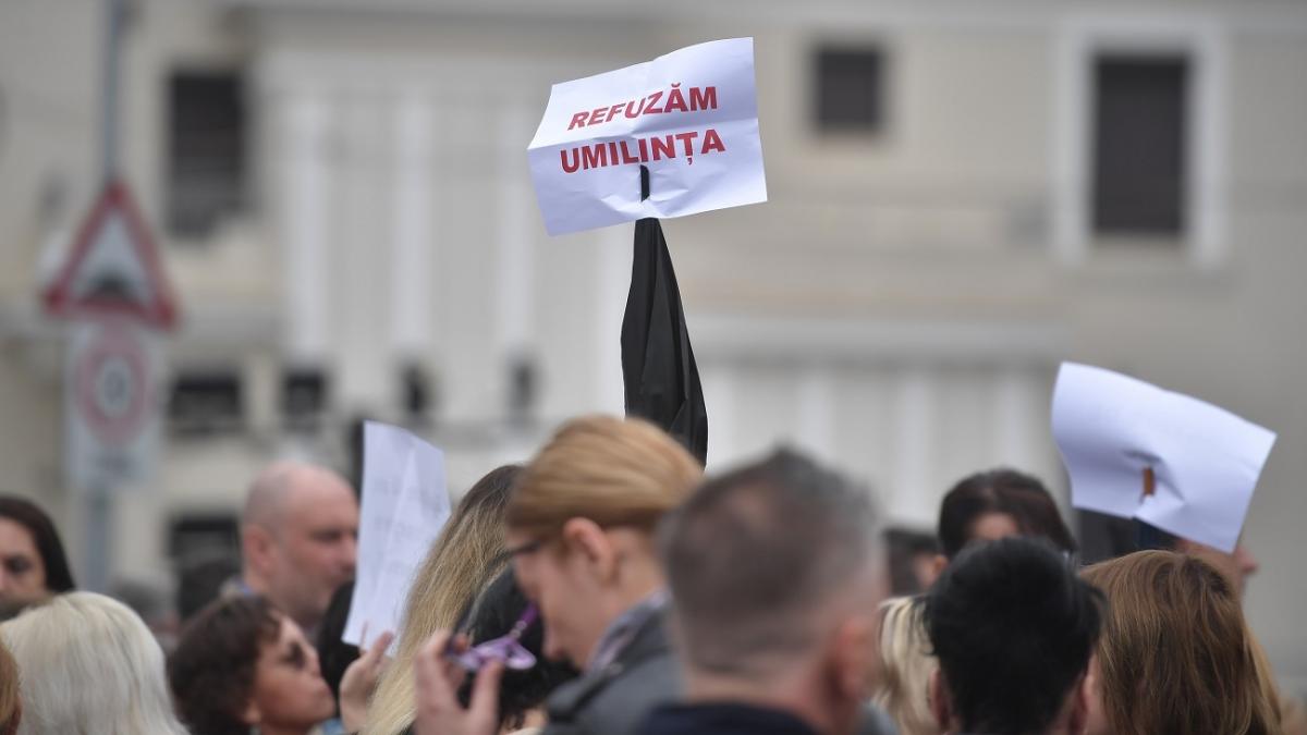 Angajatii din Guvern plang de practici abuzive