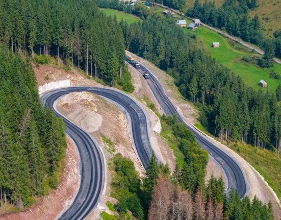 Imagini spectaculoase cu drumul Vatra Dornei Toplita