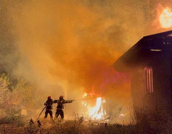 Incendiu puternic in Galati la baracile muncitorilor