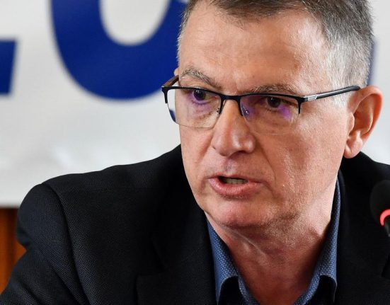 Marius Nistor acuza tupeul lui Daniel David