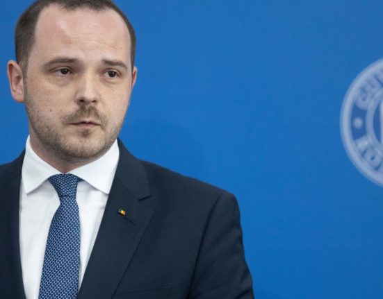 Ministrul Sanatatatii vrea sanczionarea medicilor anti vaccin