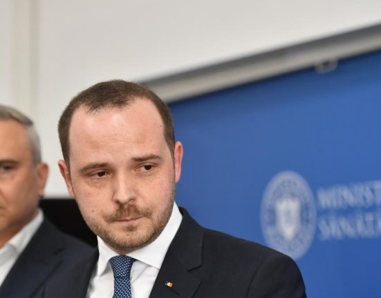 Ministrul Sanatatii CNAS datoreaza 11 miliarde lei spitale si farmacii