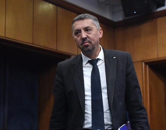 Motioneasimplaimpotrivaluidanieldavidvafiivotataluni