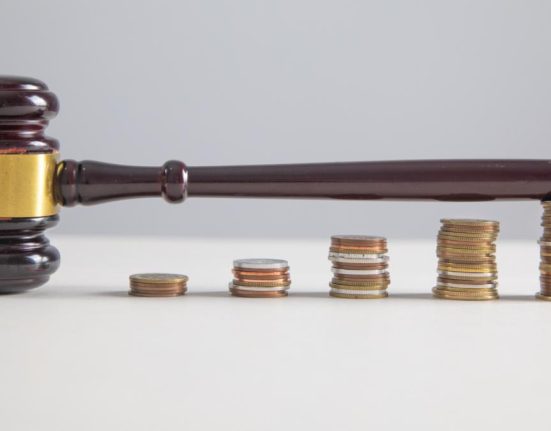 Proiectul pensiilor speciale pentru magistrati aprobat automat