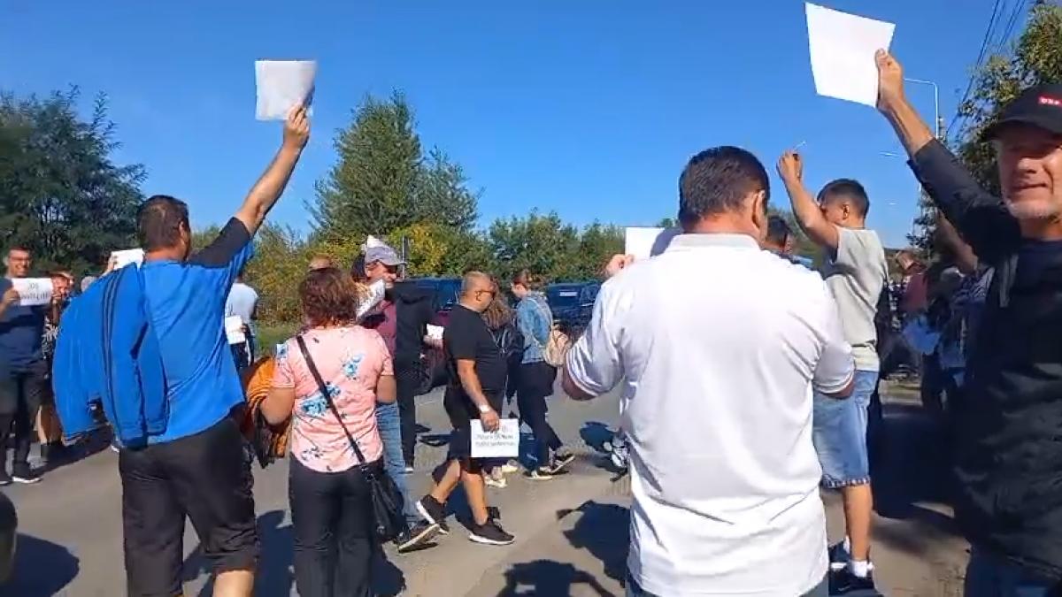 Protest la ArcelorMittal Hunedoara siderurgistii sunt in strada