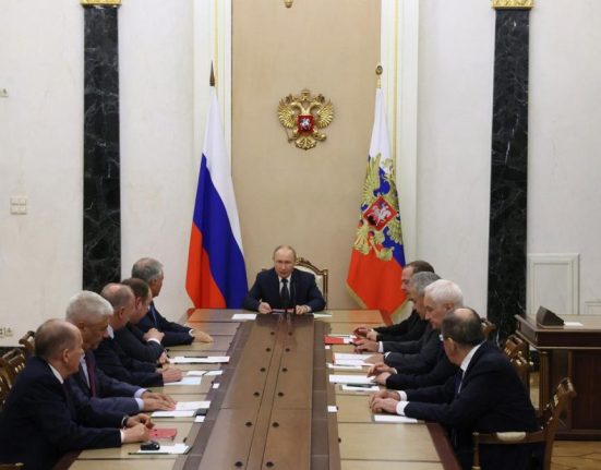 Putin a convocat Consiliul de Securitate al Rusiei inainte de reuniunea NATO despre Estonia