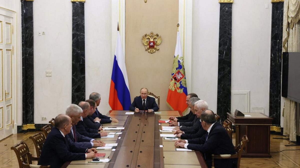 Putin a convocat Consiliul de Securitate al Rusiei inainte de reuniunea NATO despre Estonia