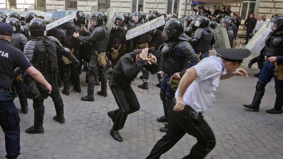 Rusia lui Putin pregateste proteste violenete in Moldova
