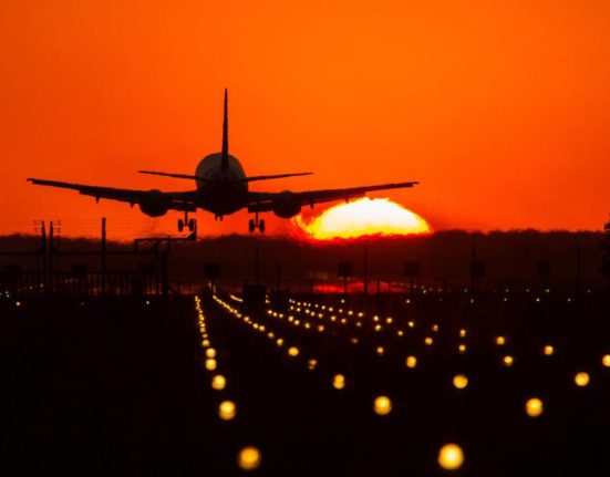 Scandal pe avionul din Tel Aviv politia la Otopeni