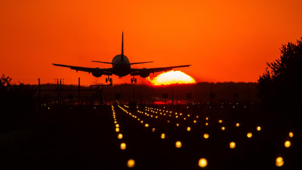 Scandal pe avionul din Tel Aviv politia la Otopeni