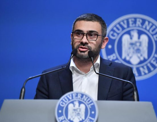 Toate pensiile platite pe card Ministrul Muncii spune ca nu periclitam dreptul de a alege