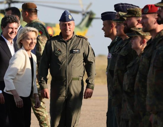 Ursula von der Leyen lauda masurile de reducere a deficitului